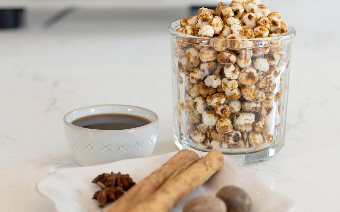 Cinnamon sticks and popcorn